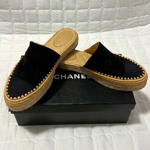 CHANEL 18C Black Suede CC Cap Toe Espadrille Flat Mule